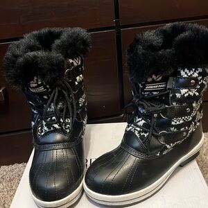 Dream Pairs black/white snow boots, size 3